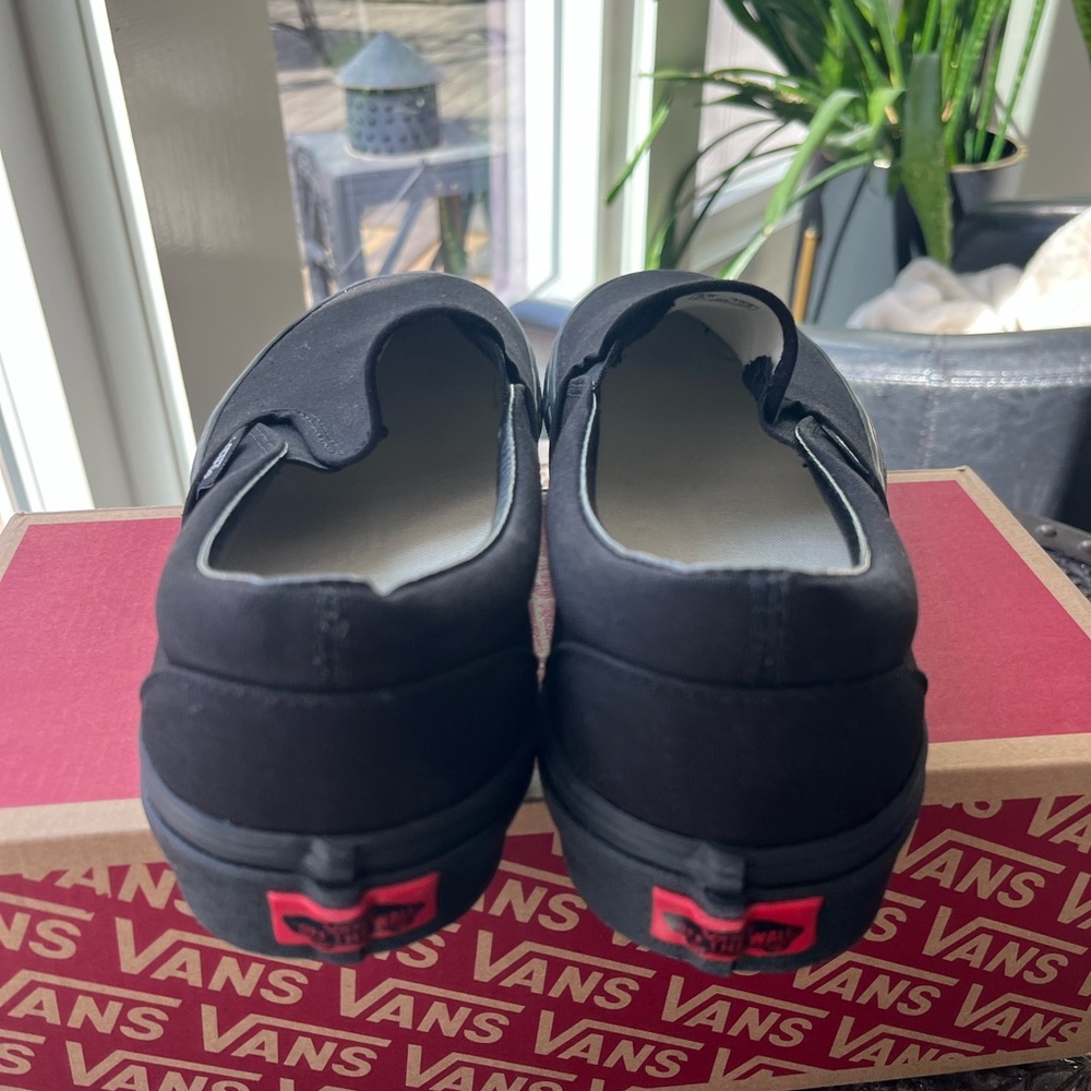 VANS CLASSIC SLIP ON SNEAKERS IN ALL BLACK 10.5 - Picture 7 of 8